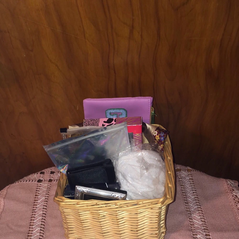 Basket with Accessories bundle of items - Picture 1 of 2
